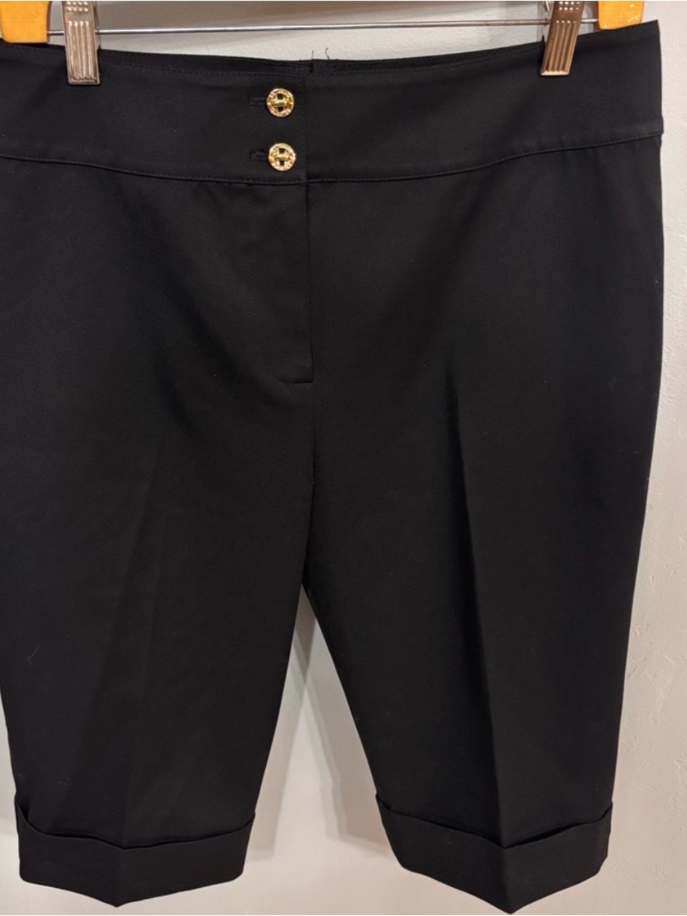 St. John Collection Black Women's Cuffed Bermudas - Sz 10 EUC